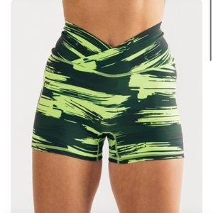 Alphalete power surface shorts - green